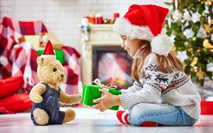 Teddy_bear_Christmas_Gifts_Little_girls_Smile_558694_1280x800